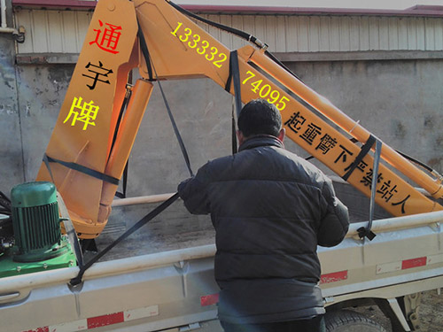 <b>通之宇随车小型吊运机支架ty300汽车小型吊机设计</b>